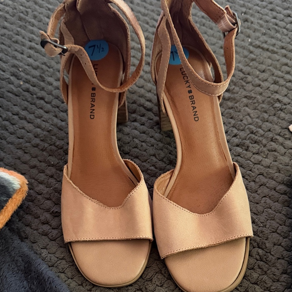 Lucky Brand Women's Tan heels
